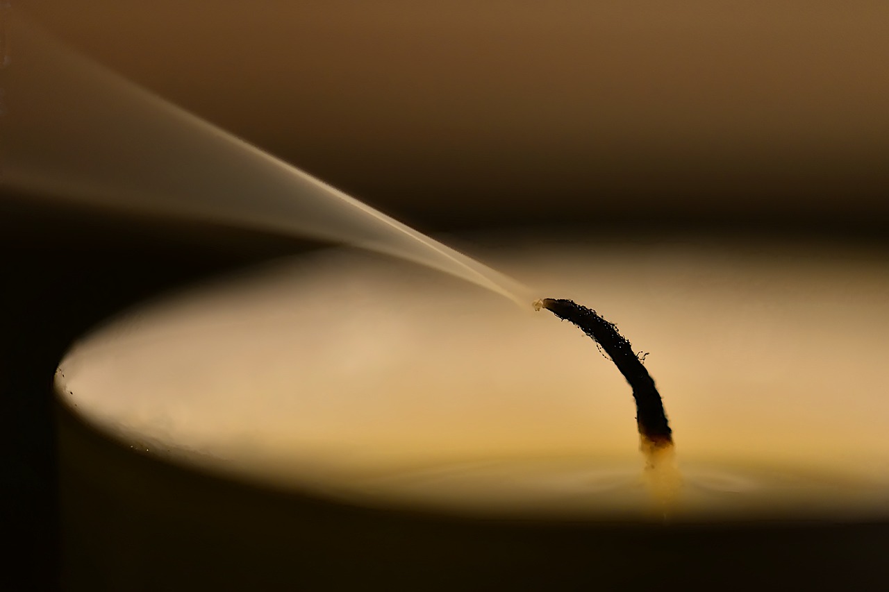 découvrez notre sélection de bougies artisanales, idéales pour créer une ambiance chaleureuse et apaisante. explorez des parfums envoûtants et des designs uniques qui embelliront votre intérieur. parfaites pour des moments de détente ou comme cadeaux originaux.