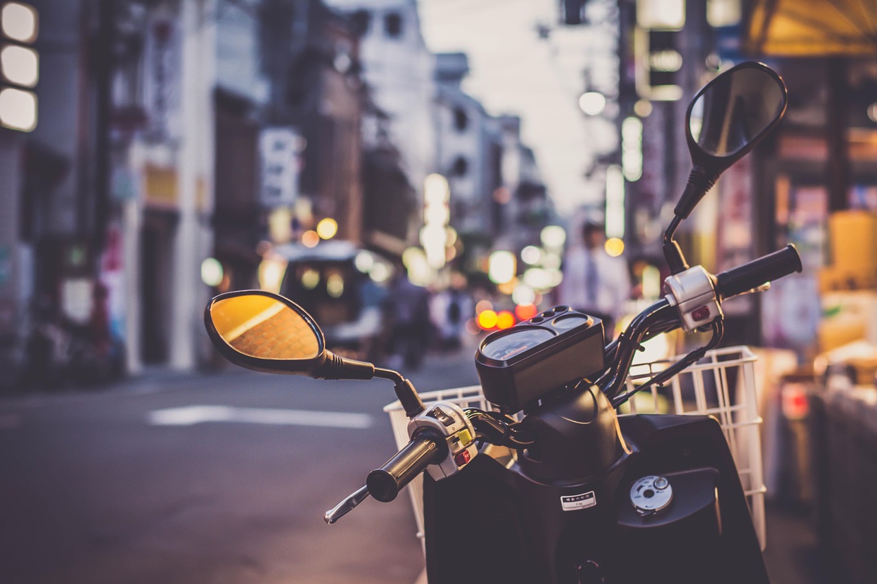 découvrez notre guide complet sur les moteurs de scooter : types, performances, meilleures pratiques d'entretien et conseils pour choisir le moteur adapté à vos besoins.